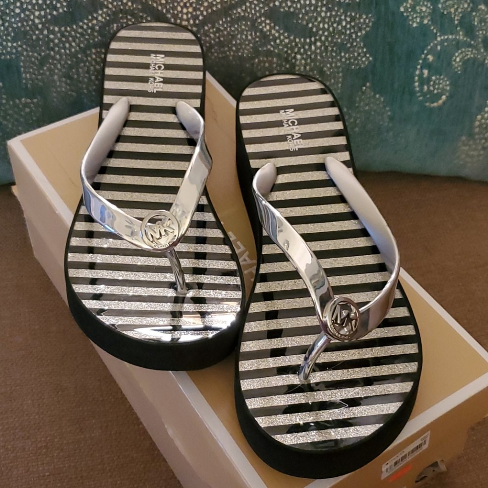 Michael Kors Bedford Shiny flip flop